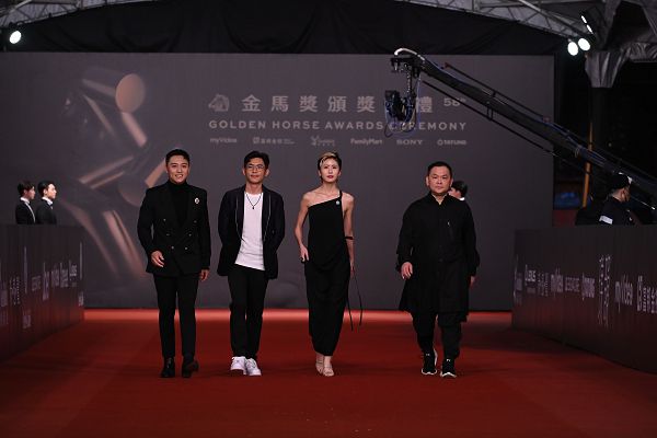 金馬58/今晚換我帶著你走!龍劭華女兒「陳璇」現身紅毯 網全淚崩