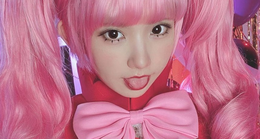 浴巾突掉落！超兇Coser「工作側拍」影片曝光　網：真的嚇到