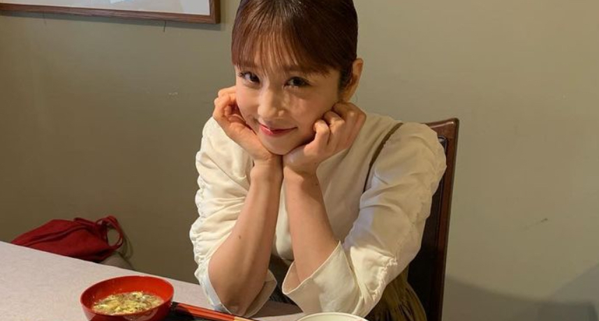 3年離婚2次爆紅！寫真偶像「宣布確診」：覺得喉嚨痛