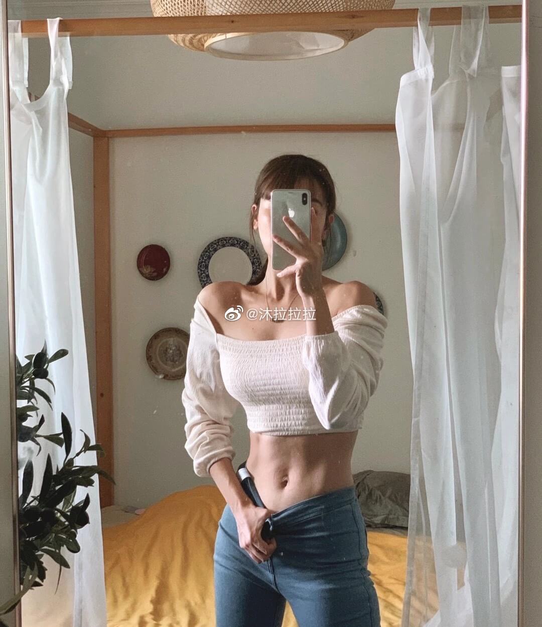 馬甲線全靠P圖？「網紅版古力娜扎」腰間炸出兩坨肉　真實身材線