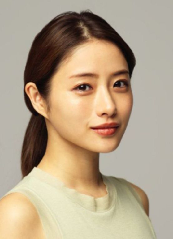 「一般上班族」身分曝光！石原聰美老公被起底　穿泳褲上過雜誌