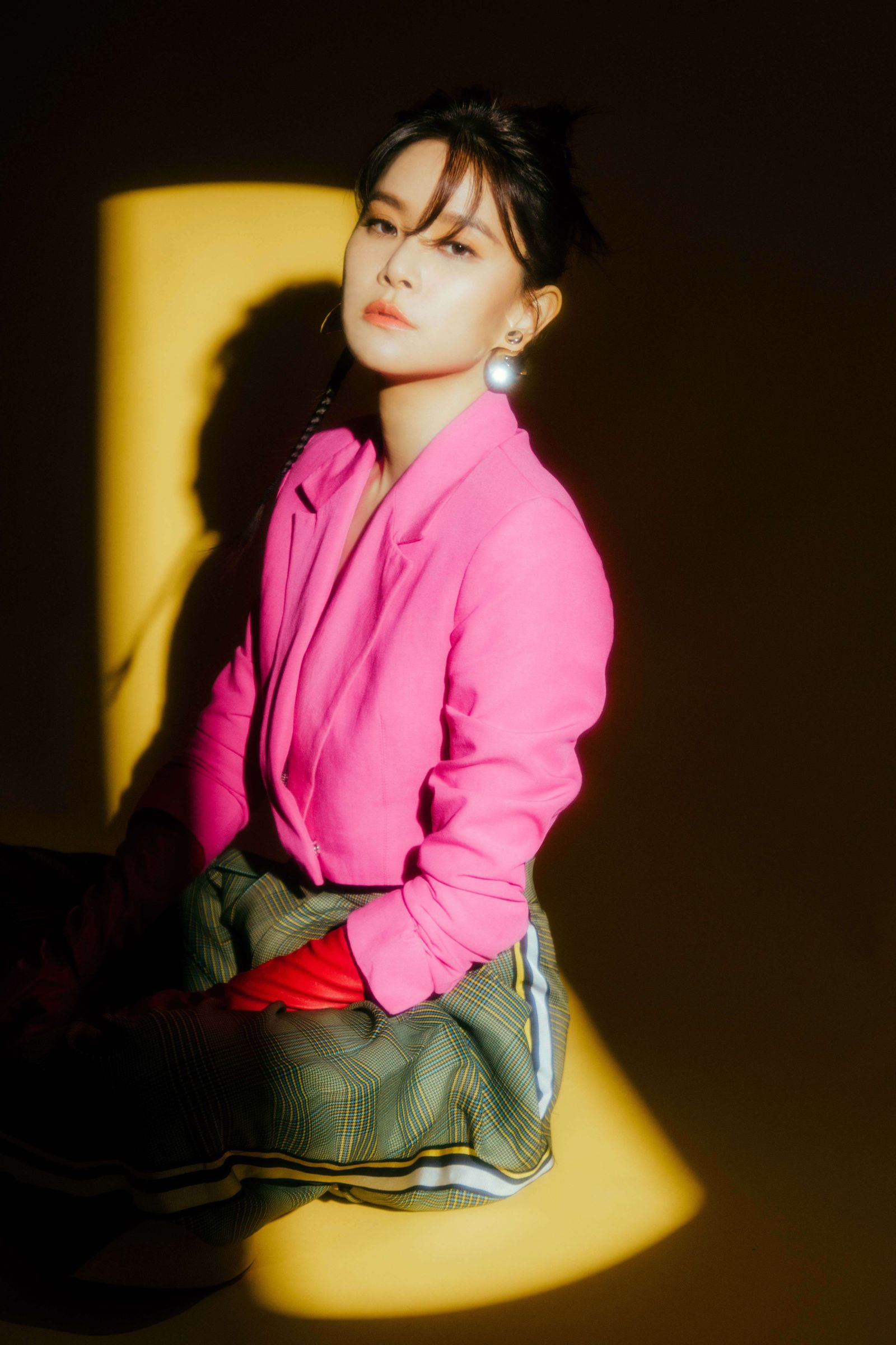 忙完專輯想徹底「人間蒸發半年」！「創作才女」陳思函推全新單曲