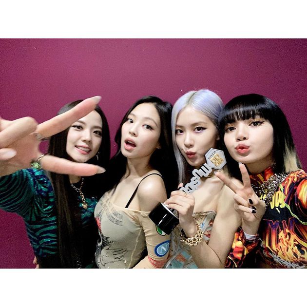 剛和BLACKPINK合作！Cardi B爆氣開嗆「我收了錢」：就做我該做的