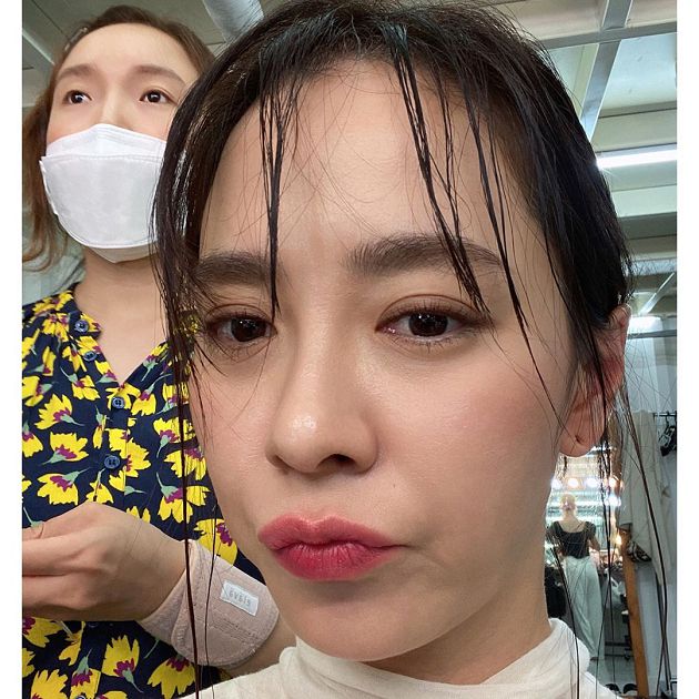 宋智孝《RM》造型被罵爆！瀏海亂撥「長髮全盤起」　網：超像大媽