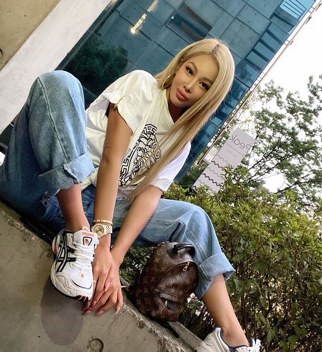 曾當媽媽的面告白金鍾國！Jessi曝光「悲慘求學」：上課直接翻桌