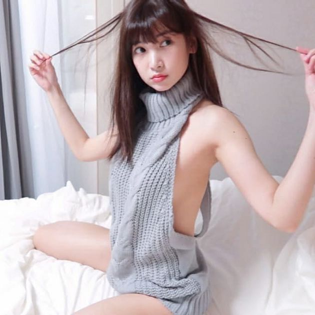 鋼琴彈一半「衣服突出走」！韓網紅人氣急衝　網罵：怎不看謎片　