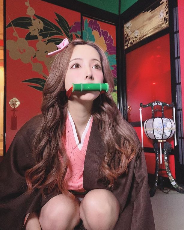 三上悠亞100%還原《鬼滅之刃》禰豆子!一蹲下來「疑走光」掀熱議
