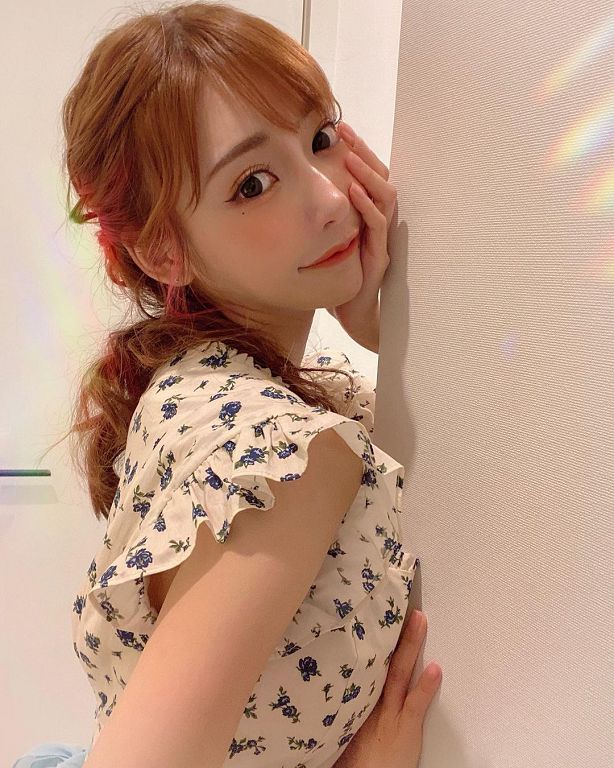 衣服出走！明日花綺羅「2021年賀圖曝光」：會好好照顧你