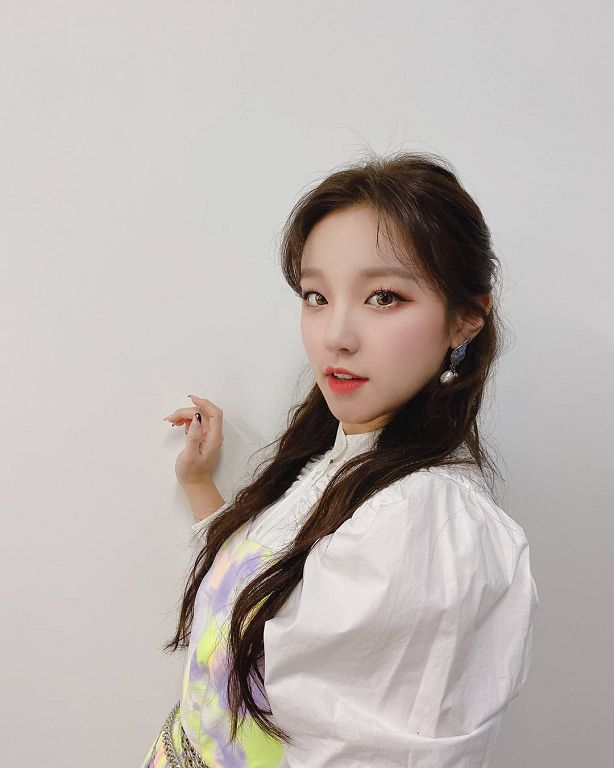 首次短髮亮相！(G)I-DLE雨琦「曝新造型」：本來是戴假髮 