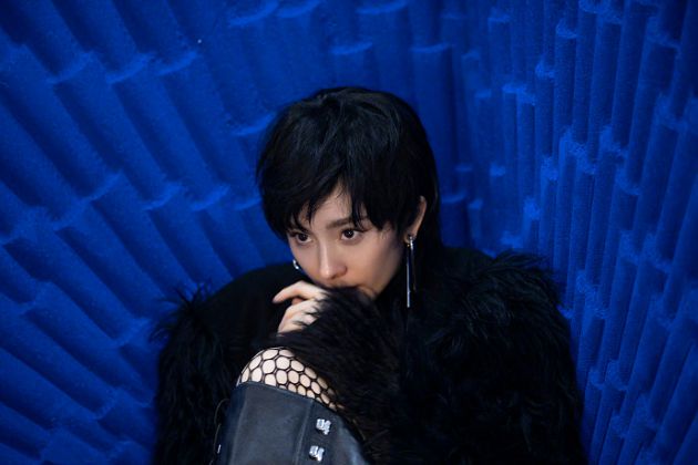 狠甩甜妹形象！楊冪「耳下3公分」帥氣激短髮曝光　撞臉魏大勛