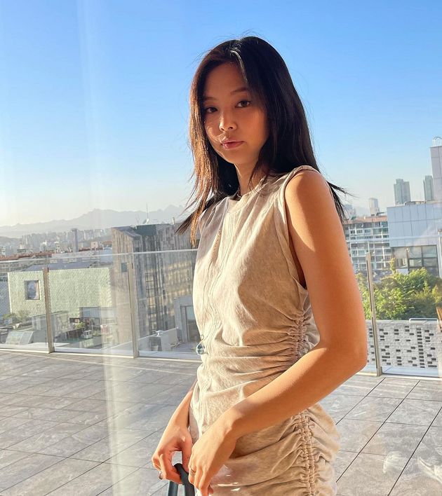 水腫或失手?Jennie「超清淡妝容照曝光」掀兩極評論