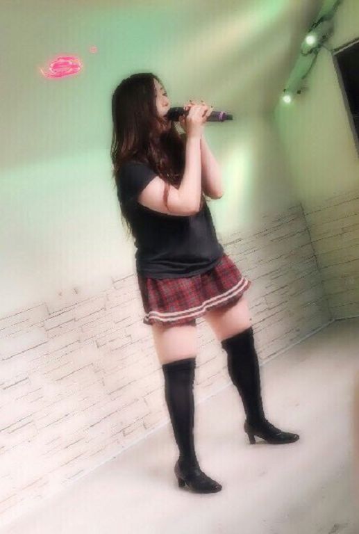 金剛芭比暗黑界爆紅！胖20公斤「偶像期舊照」曝光：現在很幸福