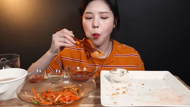 「正妹吃播BOKI」被爆假吃！停更3個月強勢回歸　點閱完全不掉