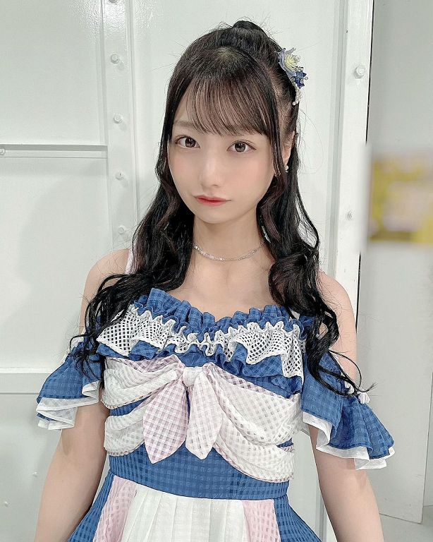 老少通吃!20歲女偶像「同居40歲製作人」 再跟小鮮肉過夜