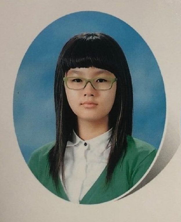 從小就很紅？薇娟遭爆「戴眼鏡顏值崩盤」：沒人追了