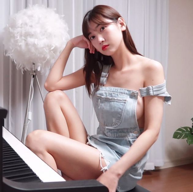 鋼琴彈一半「衣服突出走」!韓網紅人氣急衝 網罵:怎不看謎片