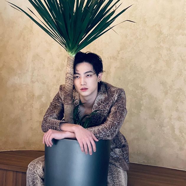 GOT7隊長「直播意外曝大尺度照片」!經紀公司急滅火:是藝術