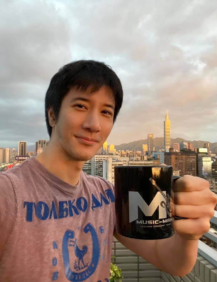 列8點聲明打臉！李靚蕾「親揭神秘男身份」：對王力宏唯命是從