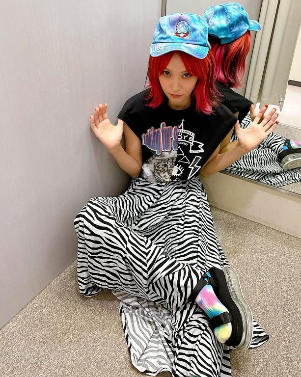 搖滾精靈形象爆紅！《鬼滅之刃》LiSA老公偷吃「演唱會突喊卡」