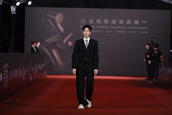 金馬58/撞臉溫貞菱?徐鈞浩「搭檔楊千霈」網笑:可以演傷心酒店