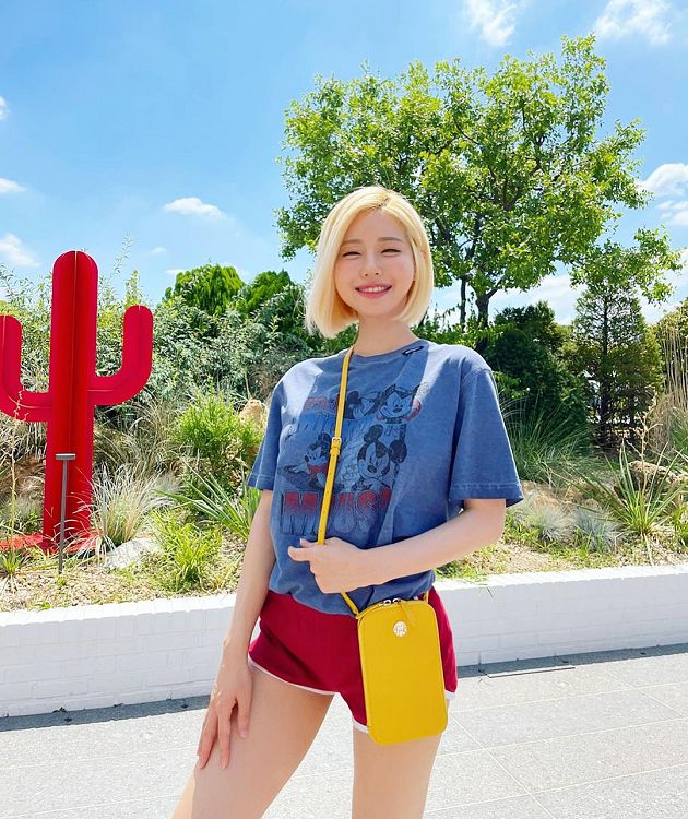 這樣太危險!DJ Soda馬路上「蹲下綁鞋帶」中洞爆開