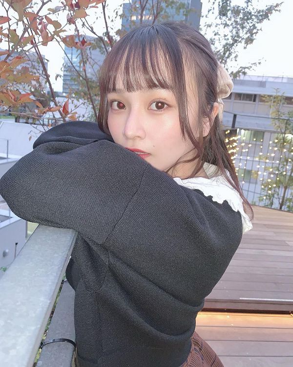 打敗長澤茉里奈！大嶋みく「手一伸」外套滑下來　超兇畫面曝光