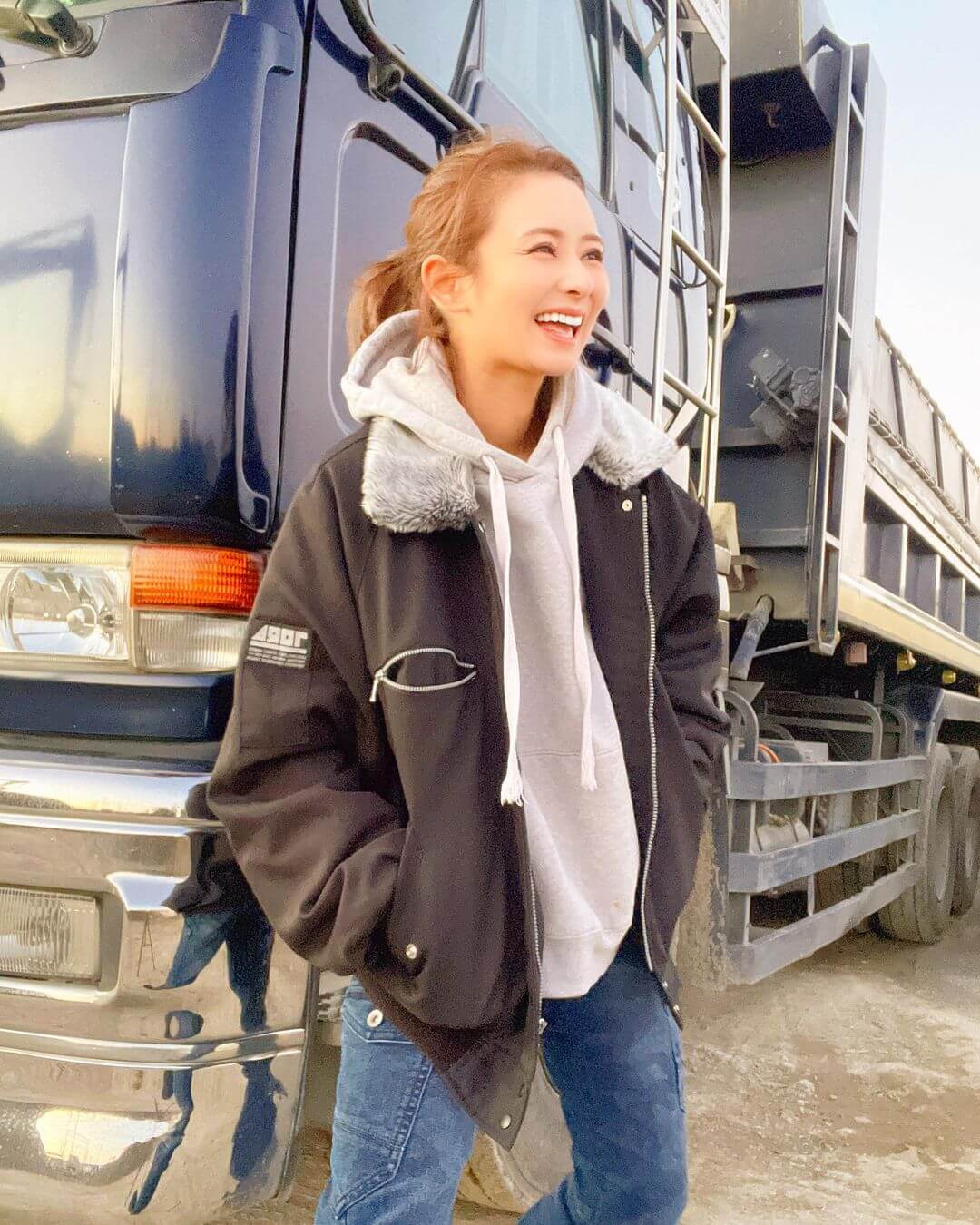 指甲裡都是泥土！「卡車司機」真實身份曝光　是富二代正妹