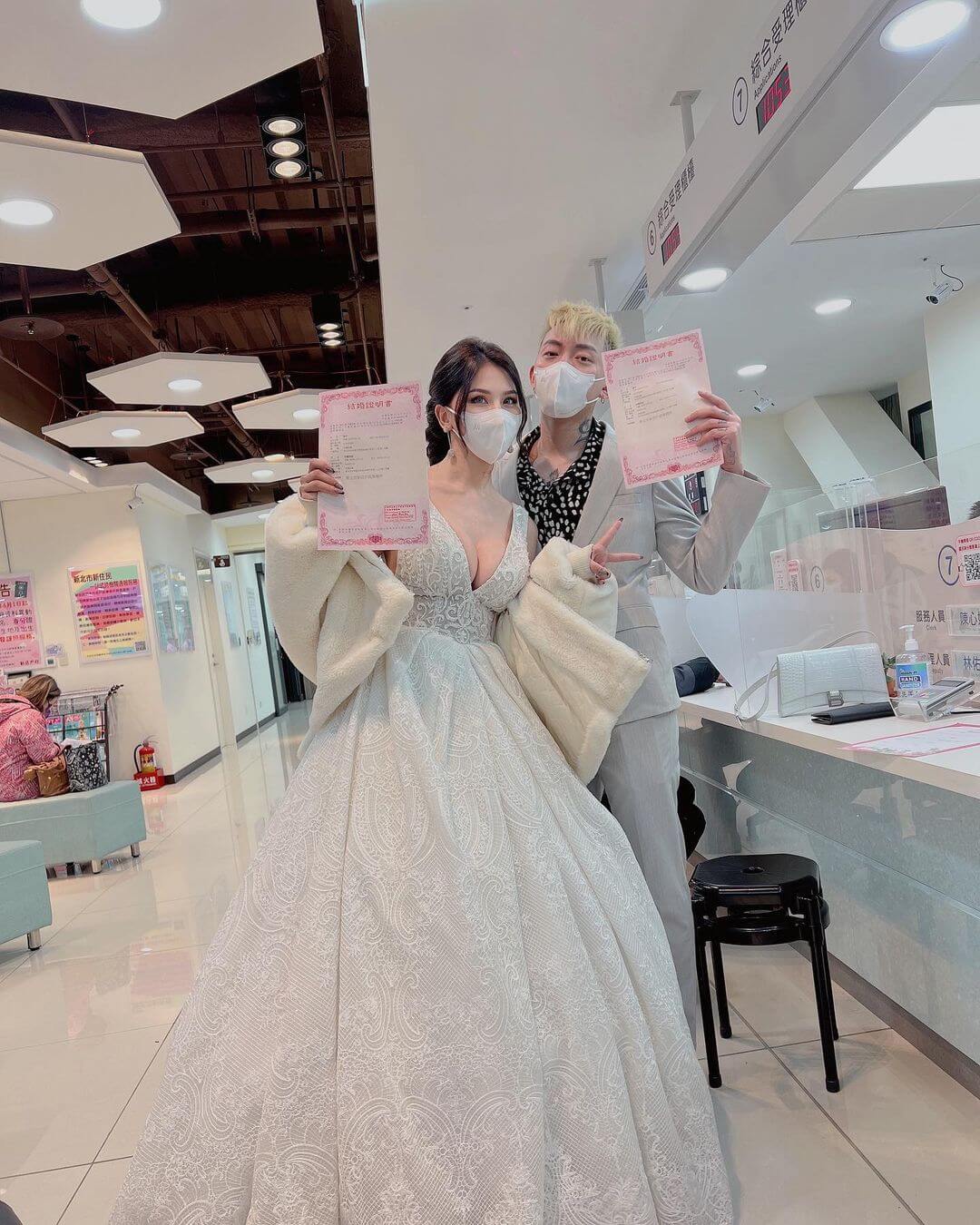 快訊/蕾菈結婚了!曝光「甜蜜登記照」:謝謝你無微不至的愛