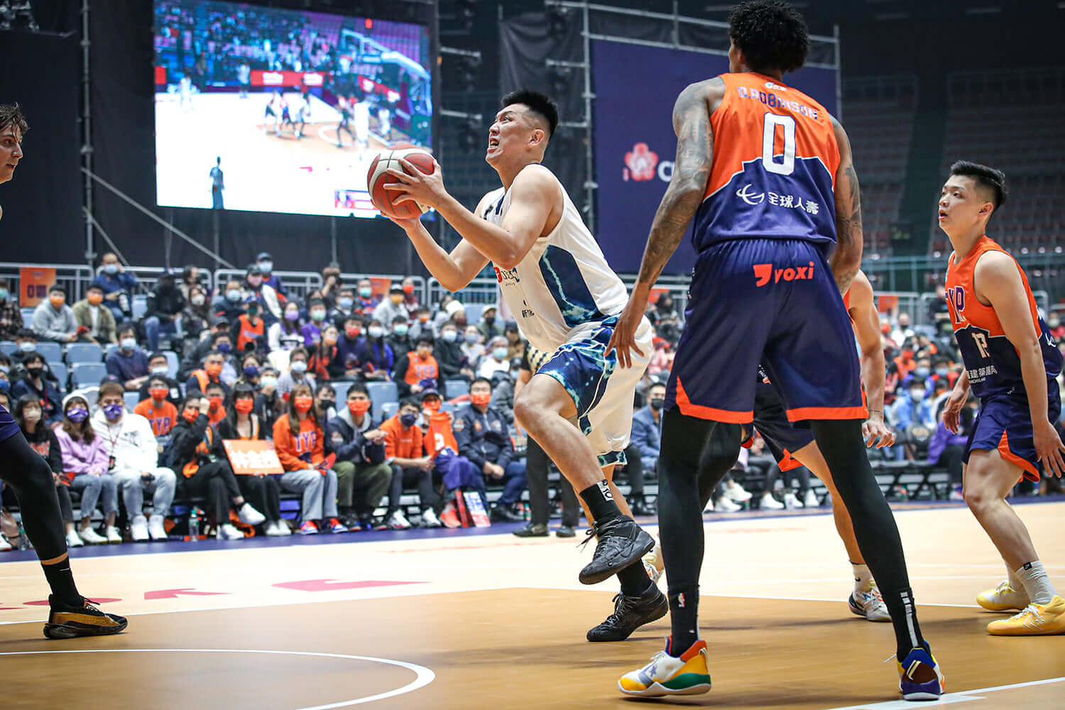 球迷戲稱「扭蛋聯盟」！職籃攻城師老將林宜輝爭議動作惹毛對手　