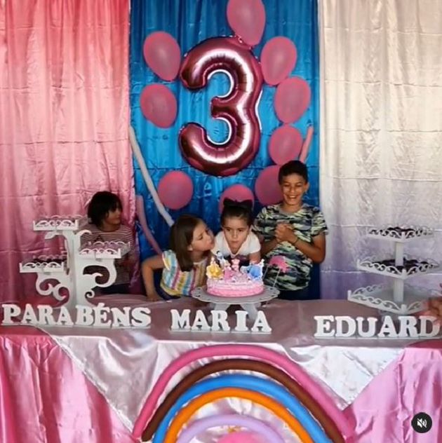 為吹生日蠟燭大打出手!3歲妹妹「狂扯姐姐頭髮」爆紅 IG開通了