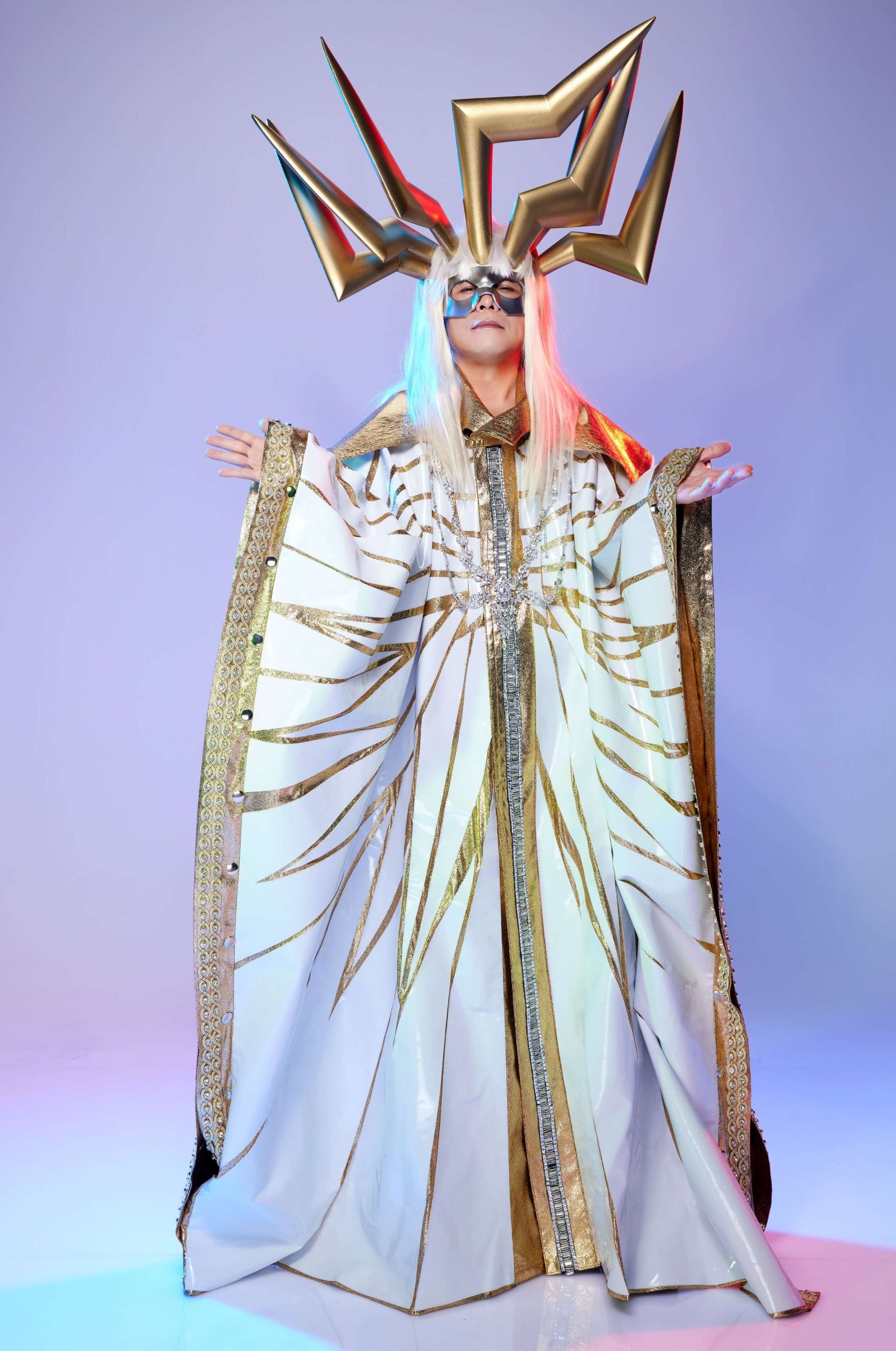 視伍佰為偶像！鳳小岳初見伍佰竟想「磕三個響頭」幫彈吉他美夢成