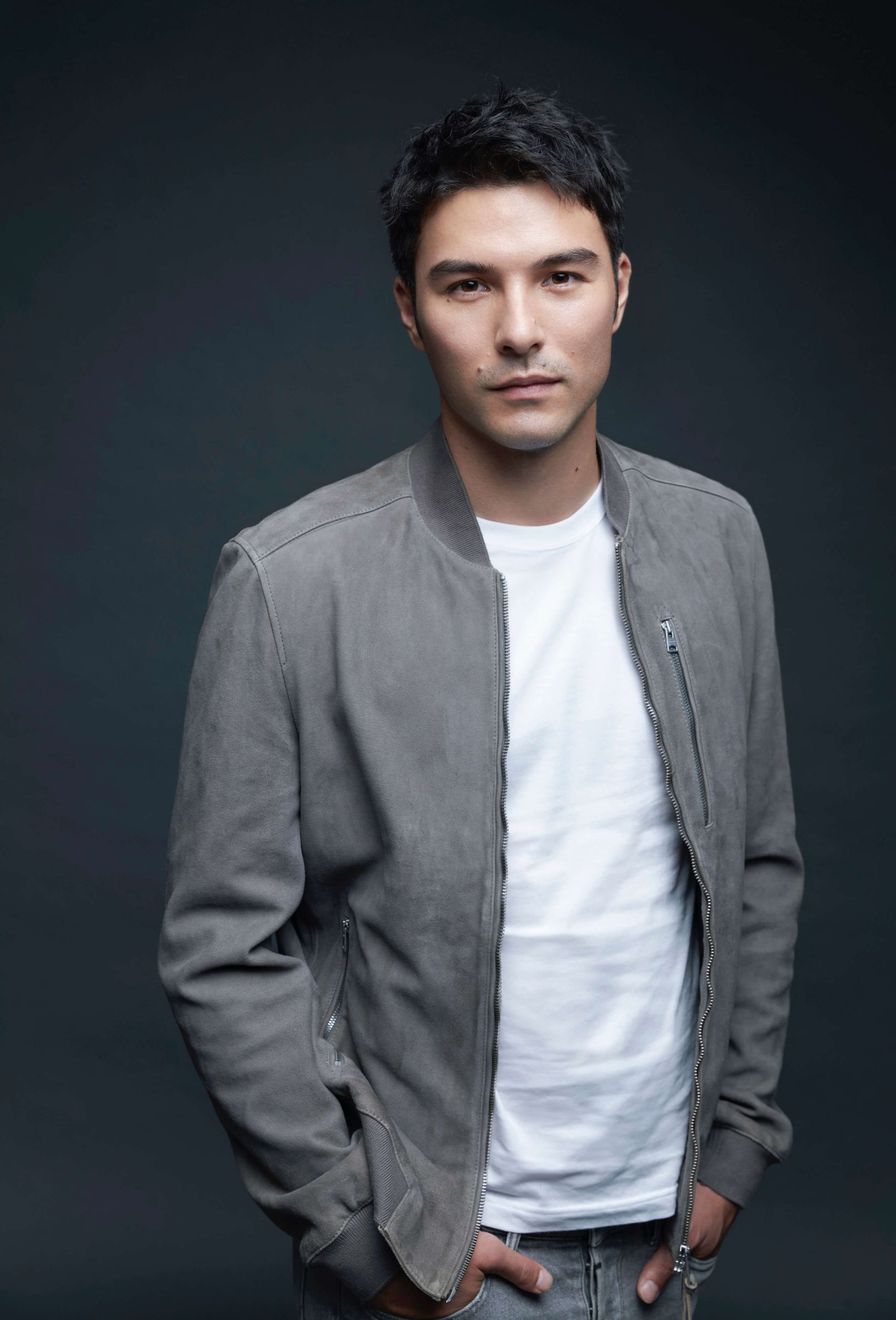 視伍佰為偶像！鳳小岳初見伍佰竟想「磕三個響頭」幫彈吉他美夢成