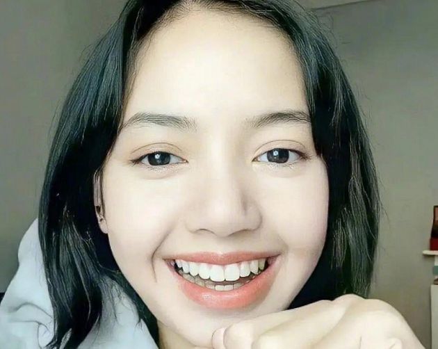 露額頭亮相！Lisa「罕見掀開鐵瀏海」引網批：髮際線太高