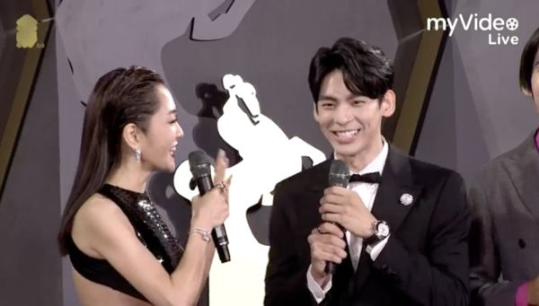 金馬58／紅毯第一個焦點！楊千霈「美背炸場」搭檔徐鈞浩現身