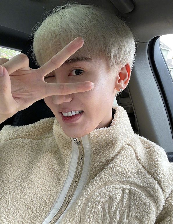 確診後消失半年！「蛇精男」劉梓晨突轉性　0修圖近況曝光