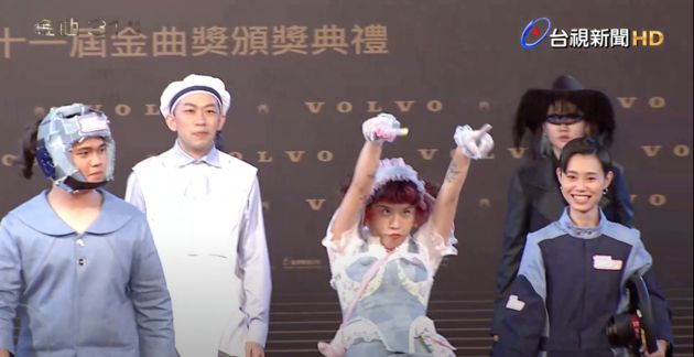 金曲31／海豚刑警「搞怪出場」狂吸目光！網大笑：月光刑警沒來？