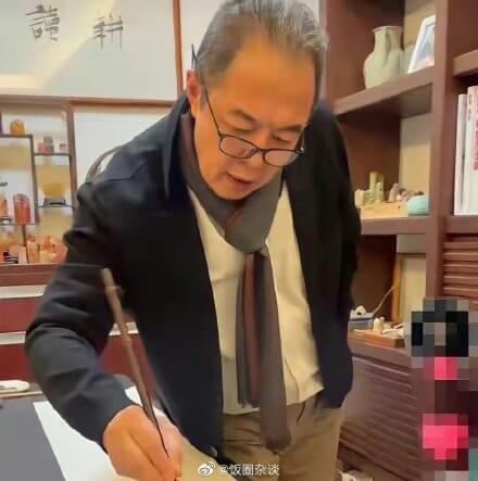 44萬特價賣7千4！《還珠格格》皇阿瑪「直播賣書法」挨轟：誰