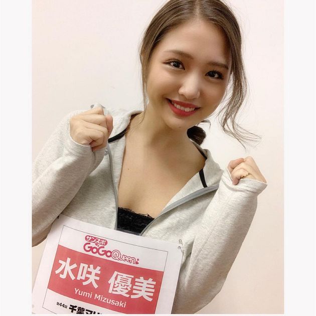 史上最香蛋包飯!G級正妹「真空圍裙」廚房 網羞:太危險