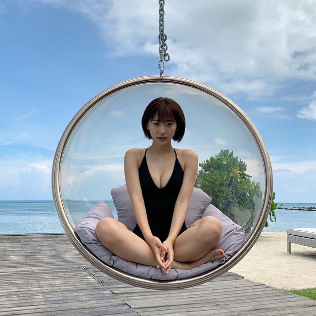 23歲日本寫真正妹「背景在台灣」!汽、機車亂停網罵翻:醜爆