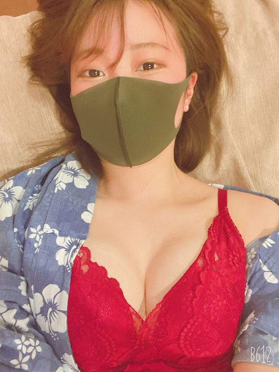 月賺102萬!日情侶網紅曝「拍片不是為了紅」:花4萬就夠