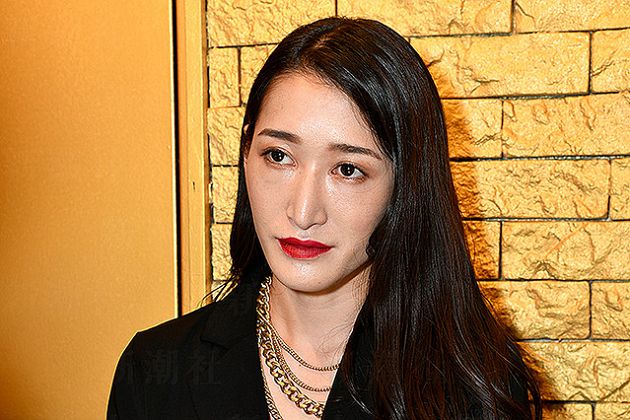 飛機上強脫褲子!日動漫歌手「告發經紀人」 經紀公司:情侶吵架