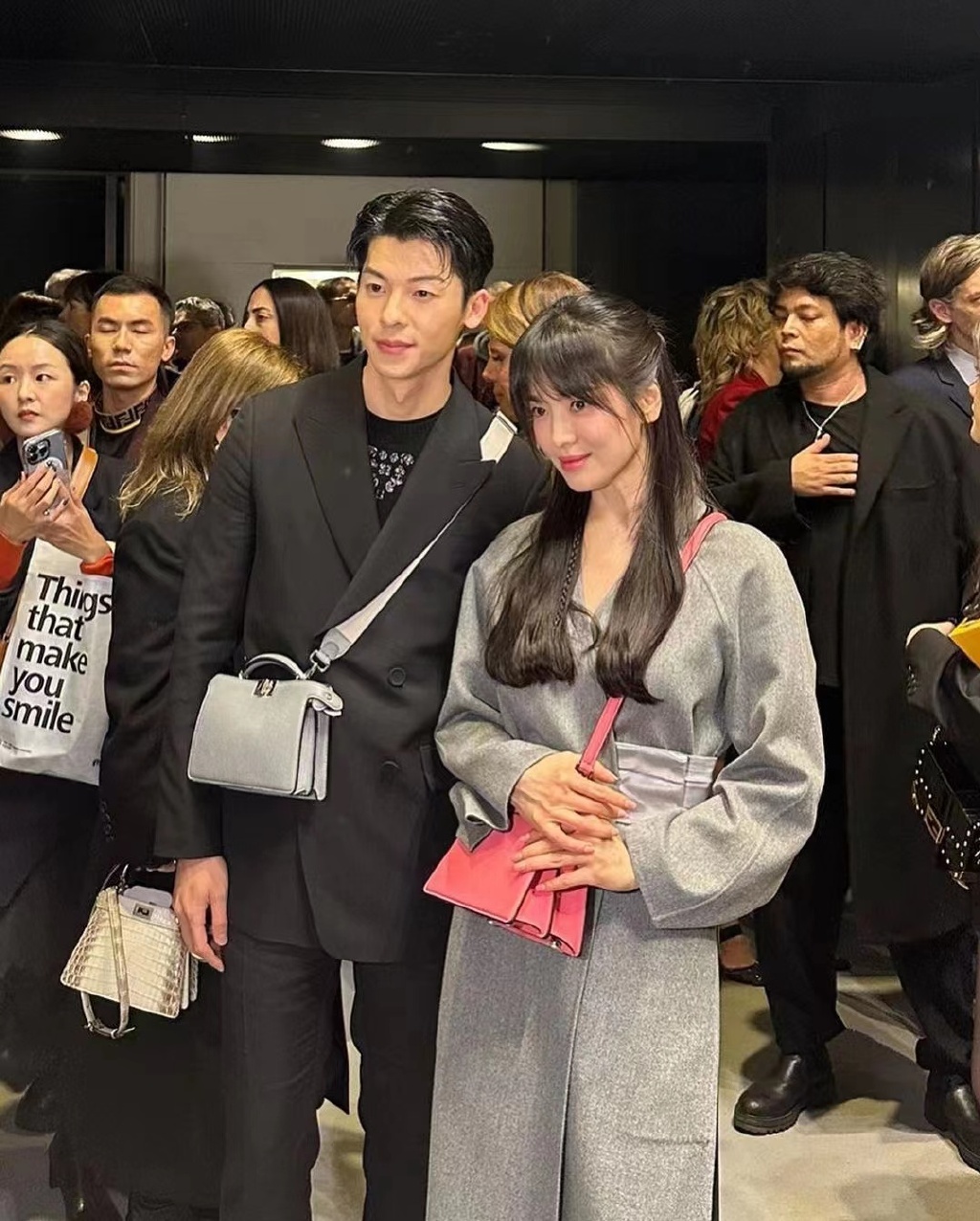 突破次元壁！許光漢「夢幻合框」宋慧喬掀熱議　9歲年齡差網傻眼：誤以為同歲