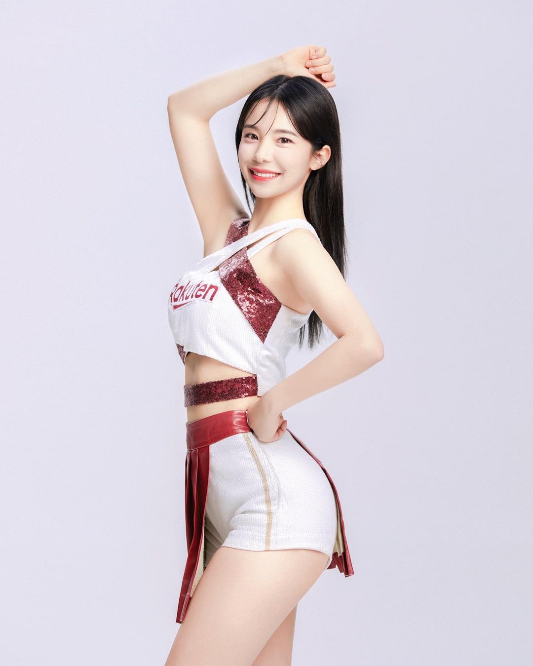 啦啦隊女神抵台了！李多慧桃園機場大秀「性感蠻腰」引網暴動　球場對尬林襄再等等