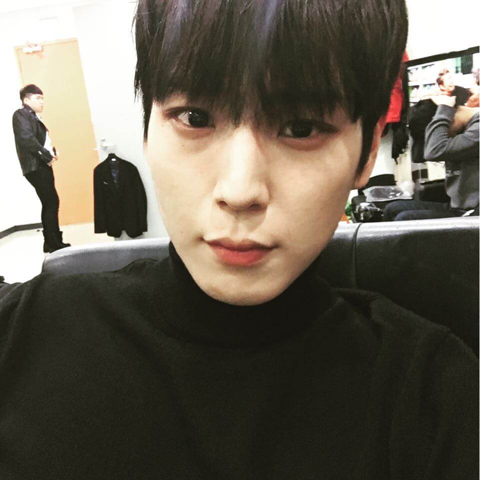 B.A.P力燦「背案在身」又爆伸狼爪！酒吧摟女襲巨球辯稱：是在保護她