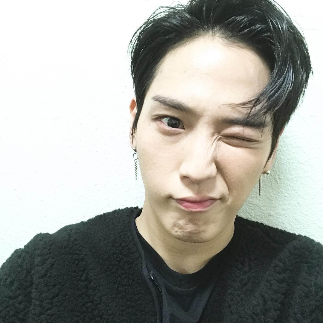 B.A.P力燦「背案在身」又爆伸狼爪！酒吧摟女襲巨球辯稱：是在保護她