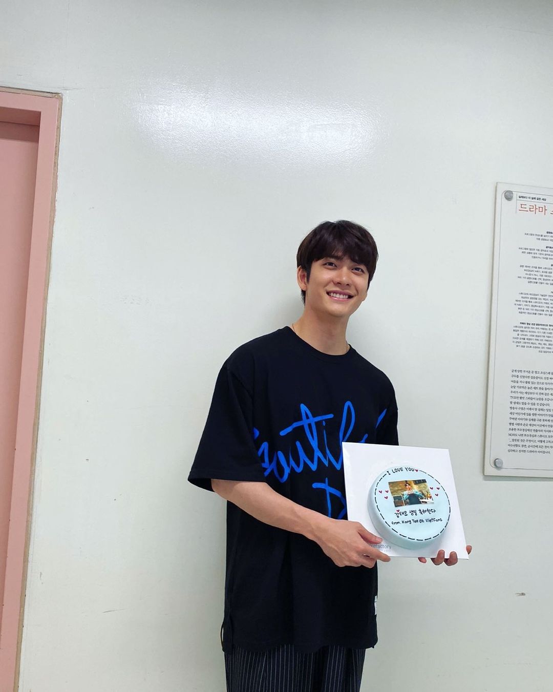 戲外也是暖男！《非常律師》姜泰伍自曝「終於讓媽媽辭掉工作」：我入伍前的最大心願