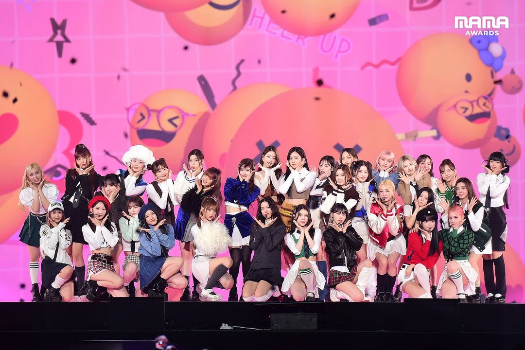 精采度不如預期？MAMA「大勢新人女團合作舞台」編排網看傻：像社團成發