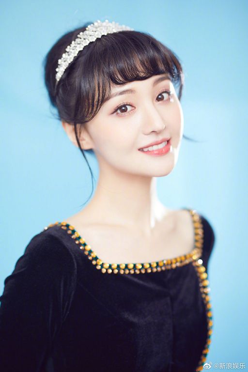 鄭爽先前被爆出在美國找代理孕母,但她卻在孩子出生前就一度反悔,甚至還要求對方進行流產手術,勁爆的錄音檔曝光後引起全中國譁然。 鄭爽也立刻遭到了中國廣電局封殺,更痛批她:「這樣的演員私德有虧,無論作品如何,其本人在廣播電視和網路視聽上的社會公德示範作用不會積極正面」,最後更直接表明不會為「醜聞劣跡者提供發聲露臉的機會和平台」,正面放話要全面封殺鄭爽。 近日有中國網友發現如果在知名外送平台「美團」上將姓名改成「鄭爽」,即會立刻被系統辨認為「敏感詞彙」,無法進行訂餐。 這名網友相當不服氣的詢問客服人員,而官方則表示:「您的名字和一明星同名,屬於敏感詞彙」、「建議您可以修改一下,也可以保護您的隱私呢」。 而該名網友則氣憤回擊:「我想請問你們對敏感詞彙的定義是什麼」、「同名同姓的多了去了,都不配用你們美團點外賣了?」也將對話截圖全數PO上微博。 不少網友看完後無言表示:「這有點過了吧?殺人犯都沒這待遇」、「她犯法法律會制裁她,連個APP都要趕盡殺絕太扯了」、「不至於,他還沒有十惡不赦」、「這個社會病了,無視人權」、「他連外賣都不能點了嗎?我馬上卸載!」、「超離譜,感覺是故意在炒作」。