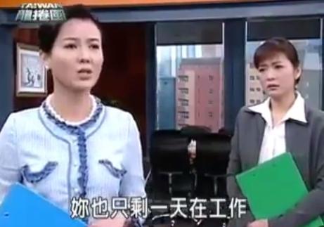 苗可麗 陳珮騏 丁國琳 何如芸 呂雪鳳 苗可麗 說到「幹譙魔人」的部分,我們苗姐當仁不讓!當初從八點檔《台灣龍捲風》一戰成名的苗可麗,在劇中除了知名的口頭禪「X你去死啦!」之外,還有跟親家吵架的片段也都是超級經典! 除此之外還有一段超神的慣老闆「開除法」,簡直把王貝蒂大西瓜逼瘋,小編在這裡奉上完整台詞給各位欣賞:「一年365天你可以工作,一年有52個禮拜,妳已經每個禮拜休息2天,這就表示說妳只剩261天可以工作,每天你有16個小時可以不用工作,所以要扣掉170天,你就只剩91天可以工作,每天妳還要用30分鐘喝咖啡,每年加起來你還要再扣掉23天,所以妳只剩68天可以工作,妳每天還要用一小時來吃午餐,所以還要再扣掉46天,就只剩22天,通常你每年還會請兩天的病假,所以只剩20天,每年還有五天的國定假日公司休息不用上班,所以妳只剩15天,再加上公司很大方,每年還讓你們休14天的年假,所以這樣加加減減你也只剩一天在工作,妳現在竟然跟我說妳要請一天的事假?!」 最後一個不得不提的就是知名的「荊棘」片段,也是一再被網友們拿出來回味的名場面,超嗆連珠砲加上嘲諷滿點的表情,不愧是我大戰神苗姐啊! 陳珮騏 「今天我就把你這個瘋女人,打得滿地找牙!」 比起潑辣,陳珮騏更多了份「陰狠」的氣勢!也因此被讓她被封為是「三立惡女」之一! 陳珮騏日前也接下不少「反派電影角色」,憑藉著多年在八點檔裡練就的超硬底子,讓她表現得簡直可圈可點!在《血觀音》中扮演議長特助,將「心狠手辣」四個字詮釋到位,在《報告老師!怪怪怪怪物》中扮演老師的她,更是完美詮釋了什麼叫做「佛口蛇心」,即便罵人不帶髒字都能把學生羞辱到心靈崩潰! 丁國琳 演出連續劇《台灣霹靂火》,以超級壞女人「邢速蘭」爆紅的丁國琳,曾經與秦楊在劇中一句「送你一支番仔火、一桶汽油」的台詞紅遍全國。 先前丁國琳又驚喜現身《金家好媳婦》飾演集團執行長,寶刀未老的她在劇中又是飆罵又是呼巴掌的橋段不減當年氣勢,讓觀眾們看完超嗨直呼:「邢速蘭回來了!」、「汽油桶準備好」! 何如芸 《炮仔聲》小媽的反擊那段名場面大家一定超有印象吧!飾演婆婆的何如芸出面替兒子教訓壞媳婦,除了毫不留情的抖出她「偷吃」的秘密外,更上演「正手拍拍、反手拍拍」的呼巴掌+扯頭髮戲碼,超狗血劇情簡直爽度爆表! 呂雪鳳 俗稱的「小三剋星」的周議員,在《金家好媳婦》裡跟「小三」黃秋儀的對手戲堪稱是全劇中最高潮的部分。 周議員罵人最高明的部分就是「罵人不帶髒字」!加上發現小三搗亂後,他第一時間就選擇站在媳婦這邊,讓網友們大讚周議員簡直是超稀有的好婆婆!