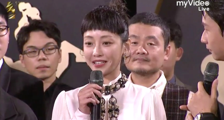 謝欣穎相隔14年再度入圍金馬，讓她超級激動表示：「謝謝金馬評審們的肯定！」、「當下聽到入圍時，我心跳都漏了一拍！但更感動的是，《怪胎》目前已經入圍6項獎項了，很謝謝大家的支持！」  而網友也發現她服裝胸前的小巧思，紛紛大喊：「可甜也可辣！」、「仙氣爆棚！」、「我女神氣質超好的！」